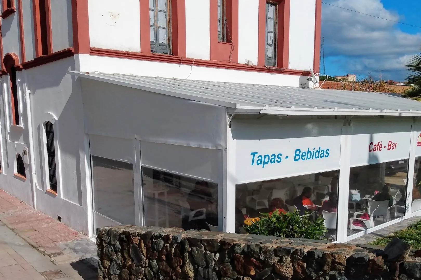 Techo Chapa Sándwich en Huelva — Toldos Navarro