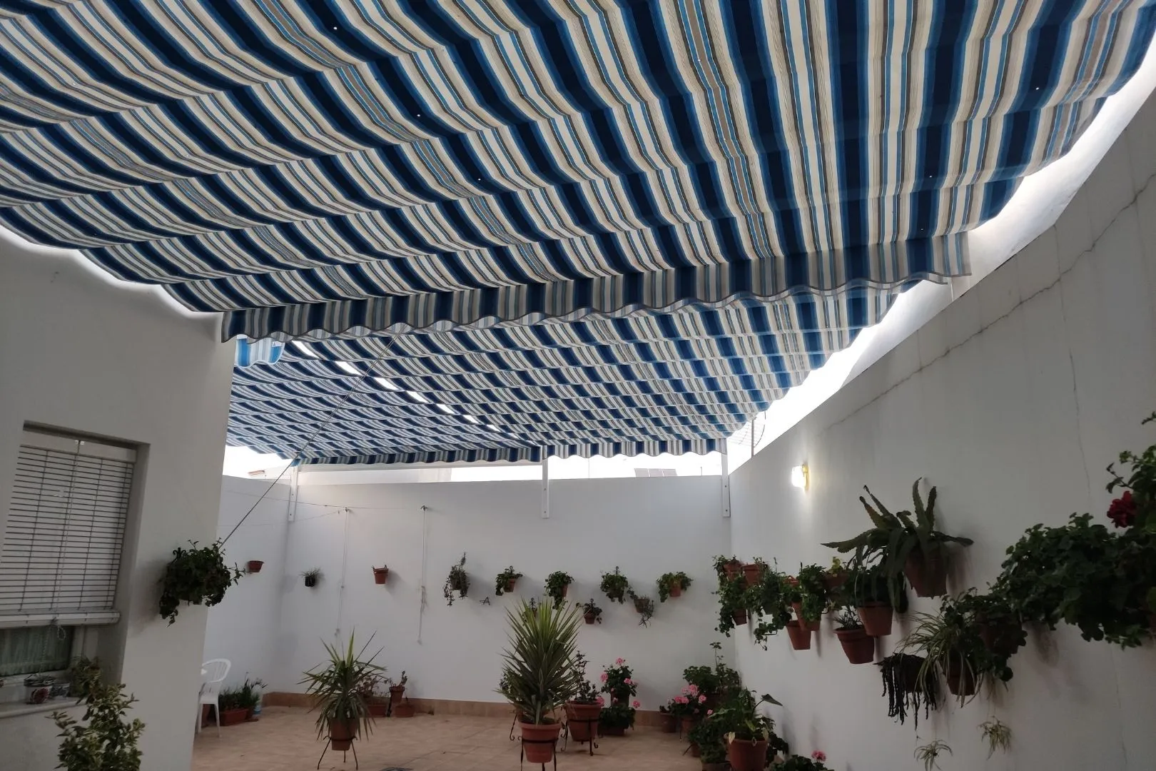 Toldo Plano Palillería en Huelva — Toldos Navarro
