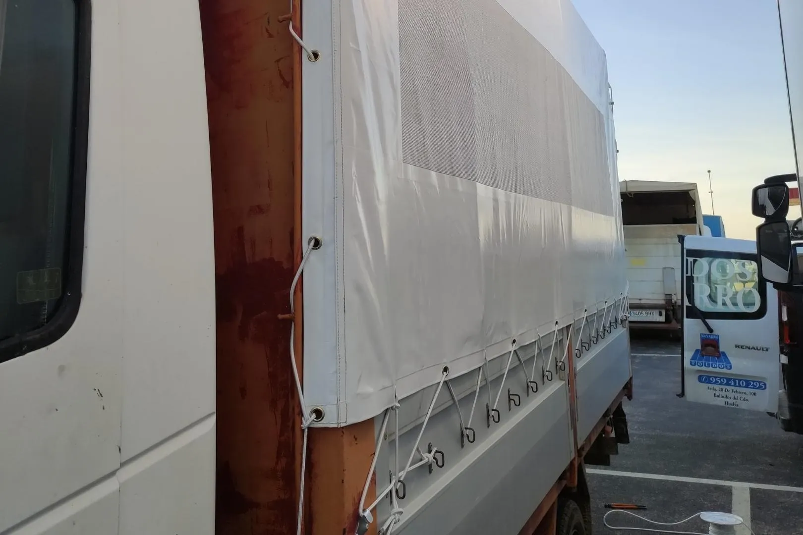Toldo para Furgones en Huelva — Toldos Navarro